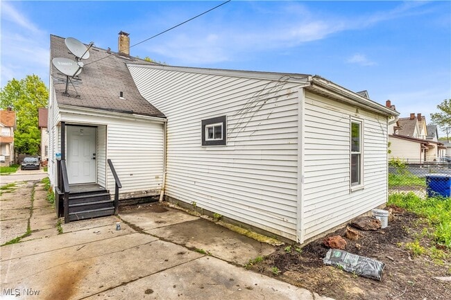 Building Photo - 826 Rudyard Rd