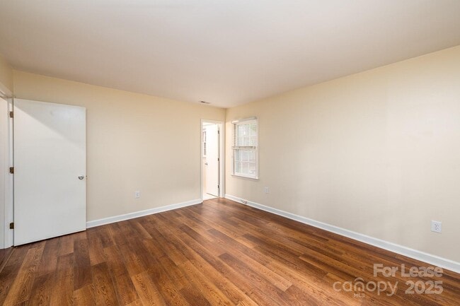 Building Photo - 901 Winter Wood Dr