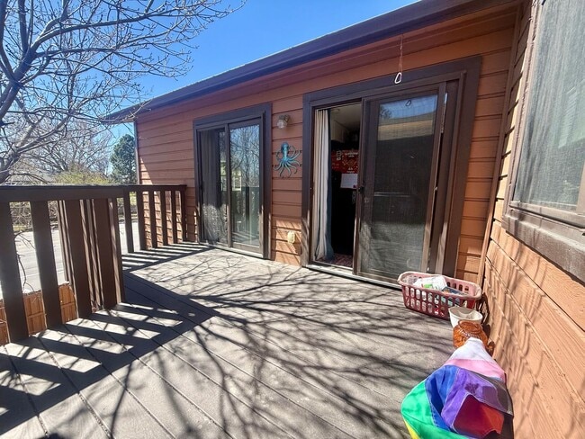 Building Photo - Spacious, Sunlit 3BR / 2 BA Condo just steps away from Standley Lake!
