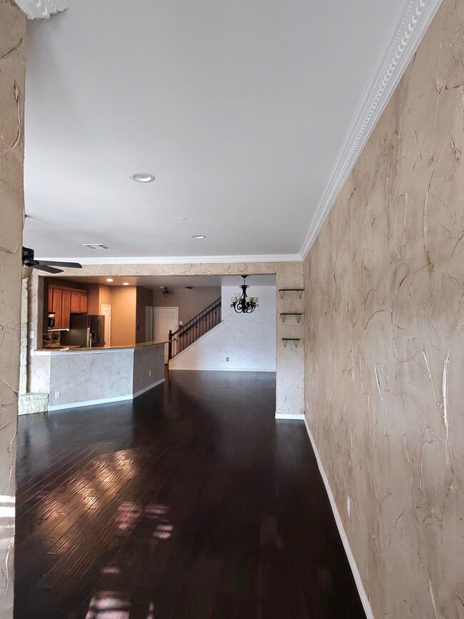 Building Photo - 6072 Pisa Ln