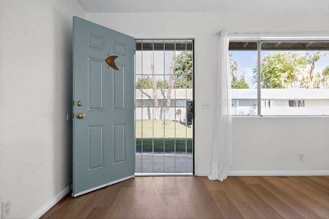 Building Photo - 44440 Acacia Dr