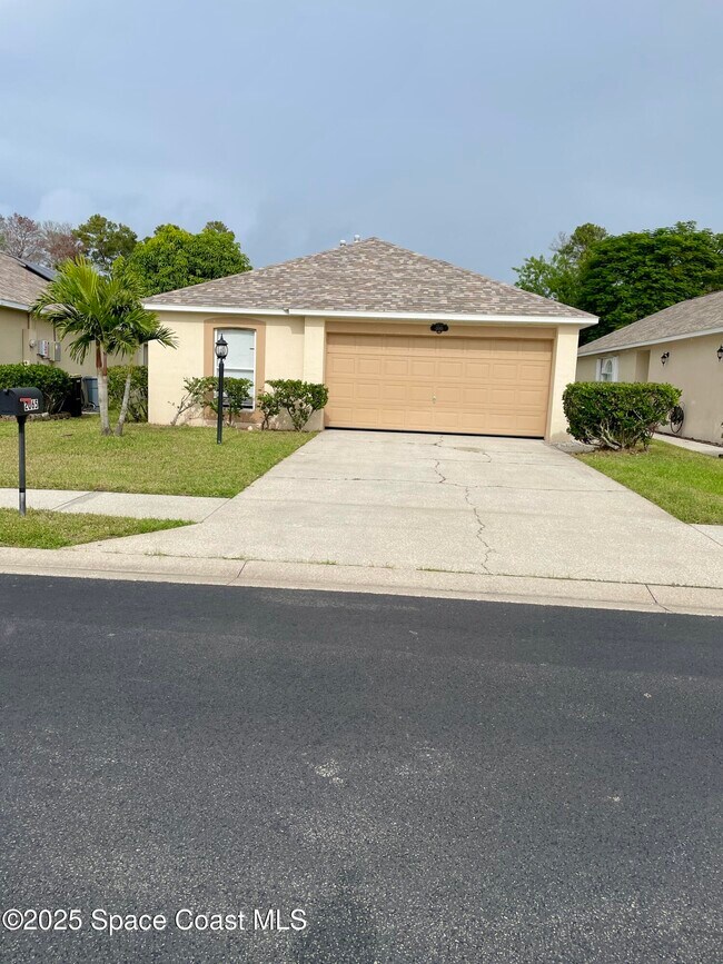 Primary Photo - 2065 Redwood Cir