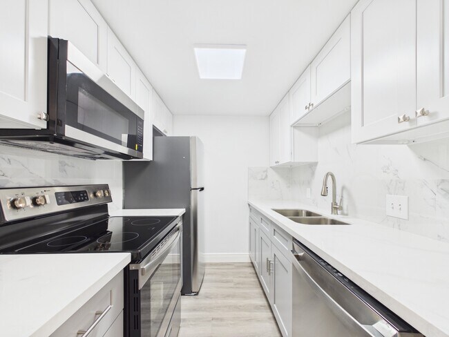 Building Photo - 7510 Hornwood Dr