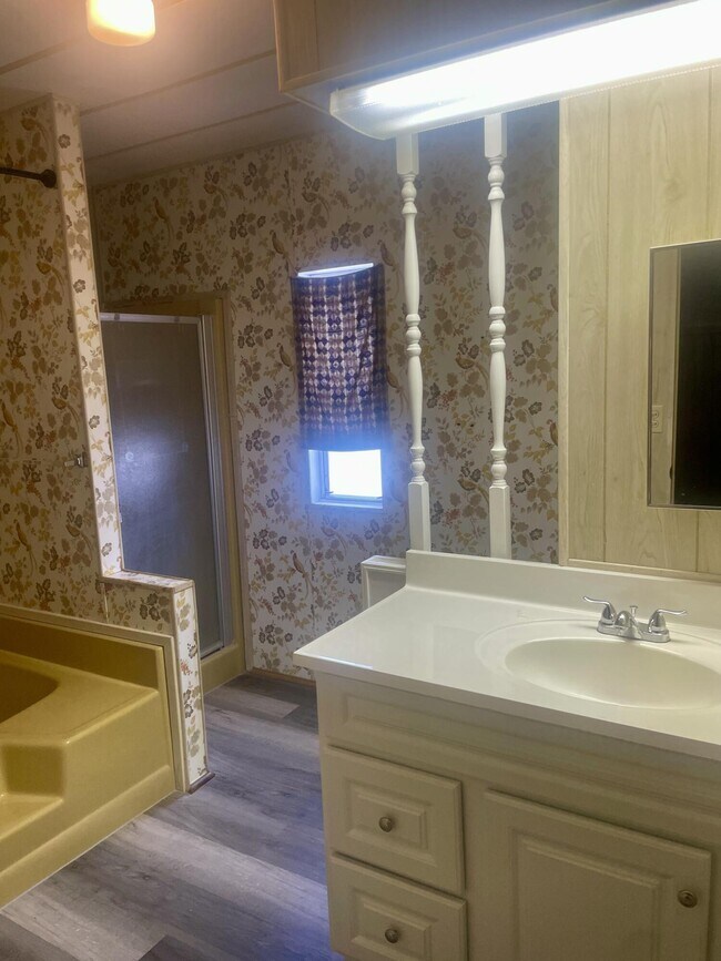 Building Photo - 14777 Palm Dr