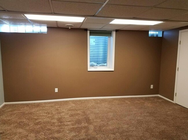 Building Photo - 1006 Valley View Dr