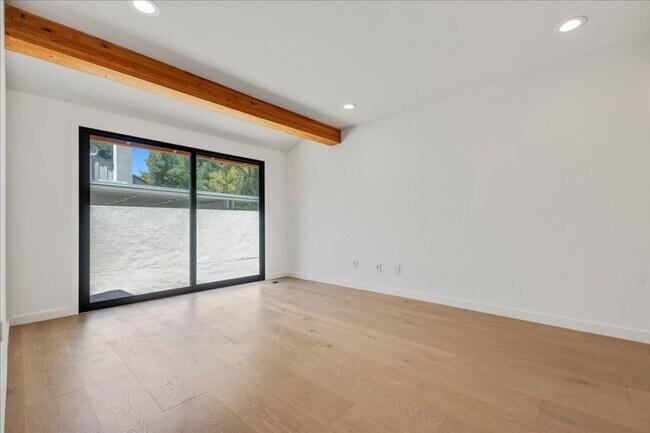 Building Photo - 9503 Alder Ct