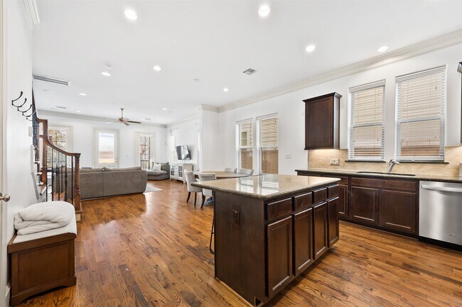 Building Photo - 8758 Kempwood Dr