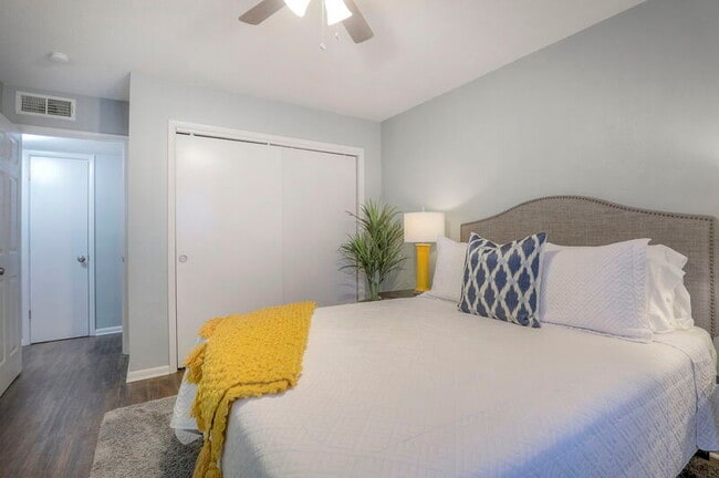 Building Photo - 8327 Lowell Ave