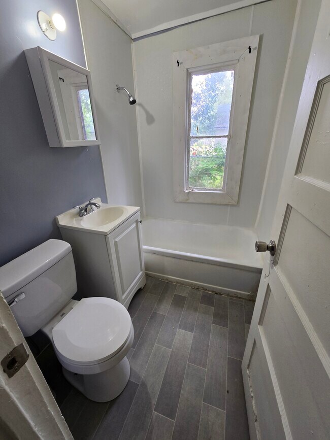 bathroom - 2081 Tuskegee Rd