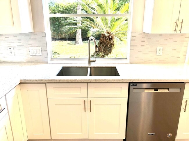 Building Photo - 5711 Silver Bay Ct