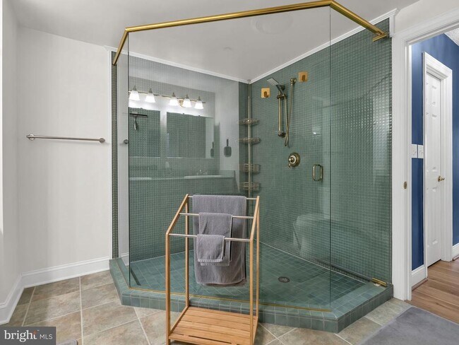 Building Photo - 1300 Crystal Dr