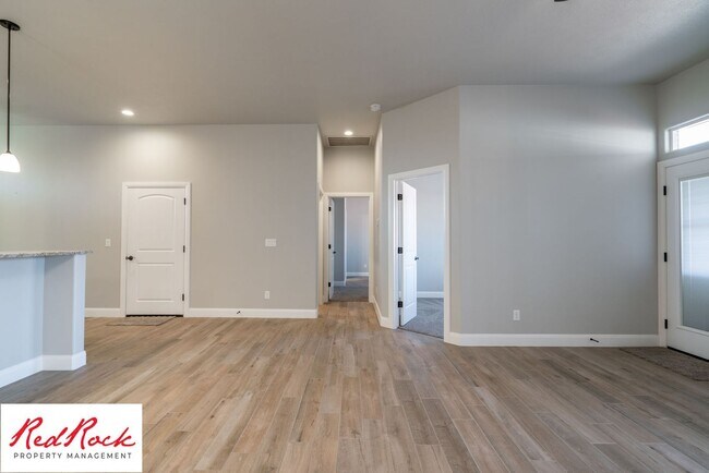 Building Photo - 2 Bedroom Townhome in Sky Ridge, Hurricane