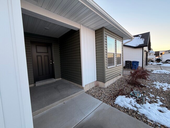 Building Photo - HC 528 C