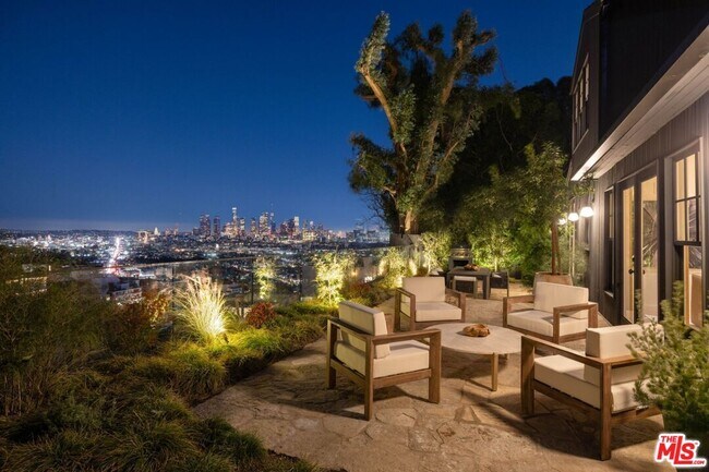 Building Photo - 8673 Hollywood Blvd