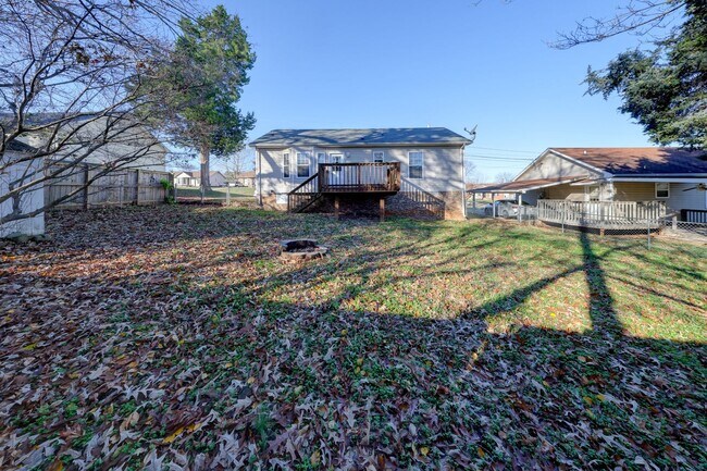 Building Photo - Sweet 3 br 2 ba. in the Heart of St. B.