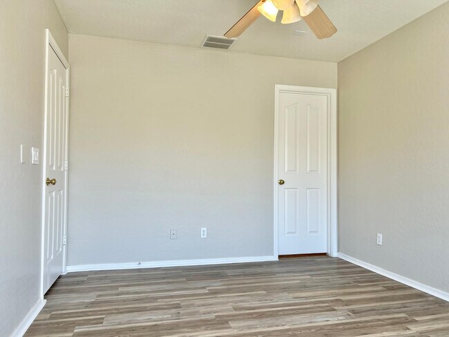 Building Photo - 2547 E San Manuel Rd