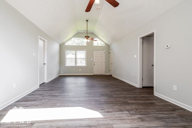 Building Photo - 65 Mountain View Cir