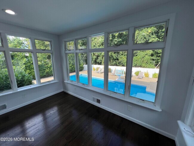 Building Photo - 8 Ridge Rd