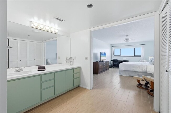 Building Photo - 2089 Gulf of Mexico Dr