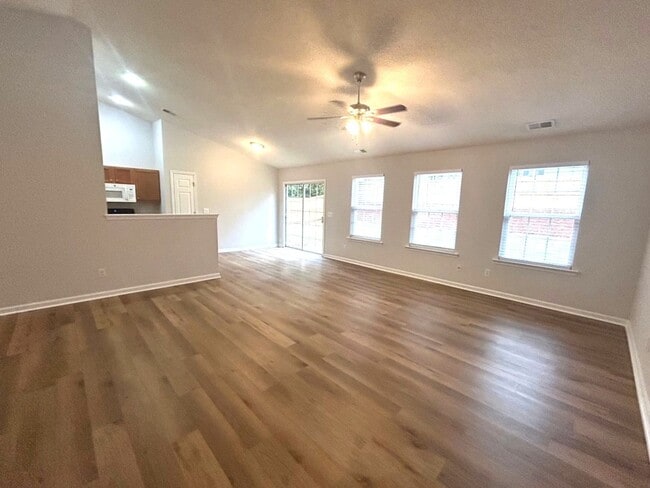 Building Photo - Excellent 3BD/2BA Ranch Home in quiet subd...