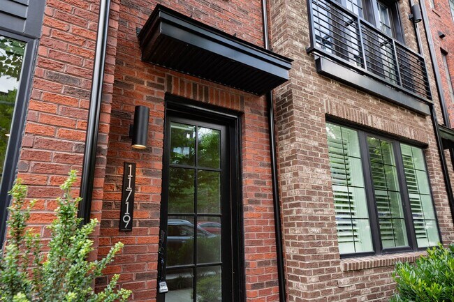 Building Photo - Luxury Reston Rental