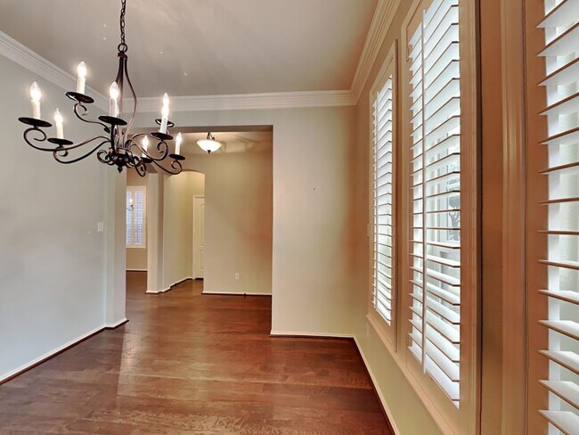 Building Photo - GORGEOUSE HOME IN A GATED COMMUNITY!