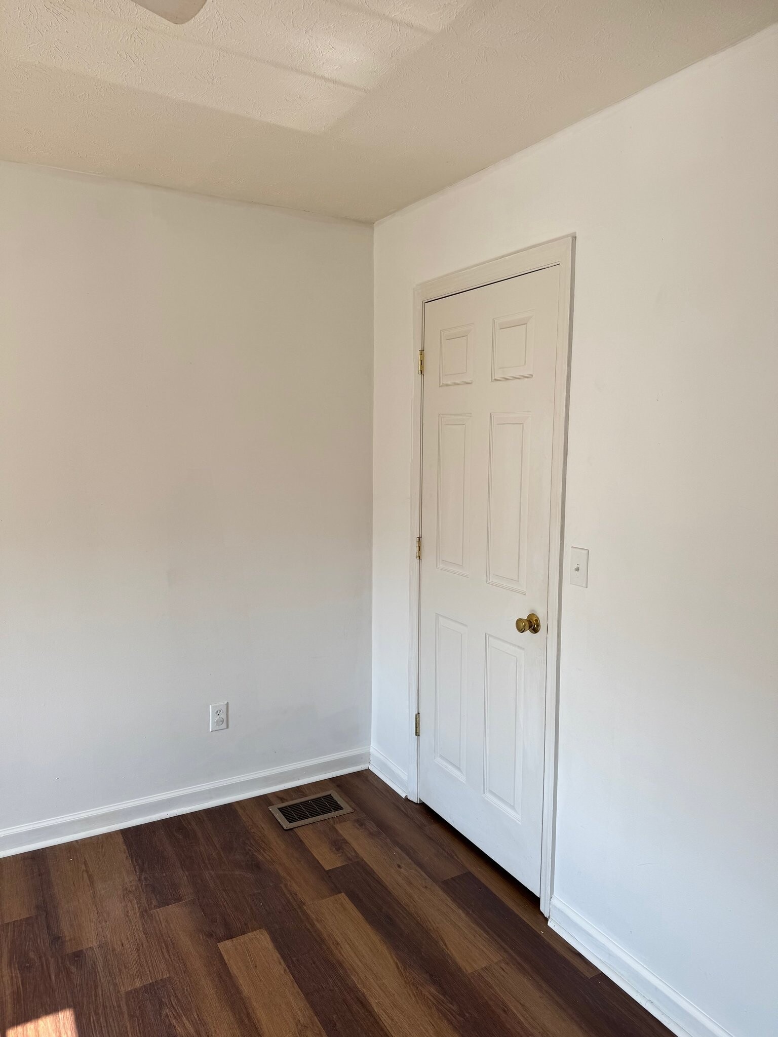 Building Photo - 910 Weeping Willow Dr