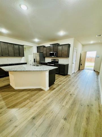 Building Photo - 903 Emerald Gate Dr