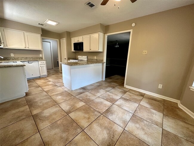 Building Photo - 2111 Rycroft Dr