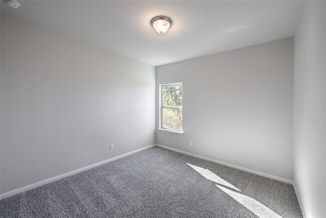 Building Photo - 104 Chalk Lake Cove