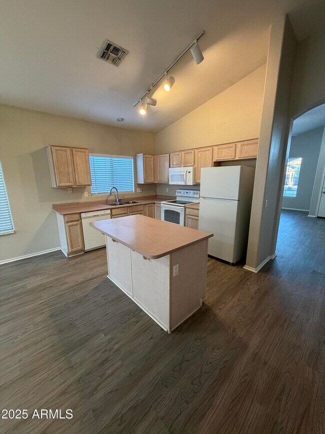 Building Photo - 1785 E Appaloosa Rd