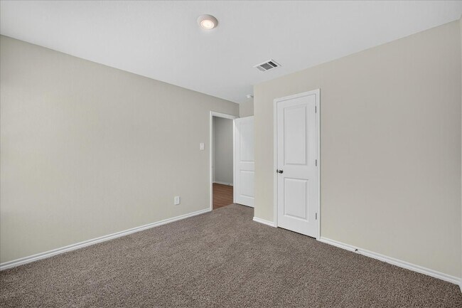 Building Photo - 728 Orchid Wy
