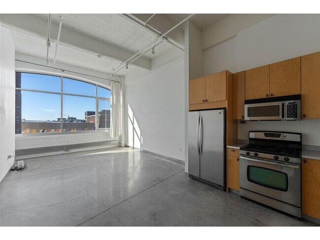 Building Photo - 700 N Washington Ave