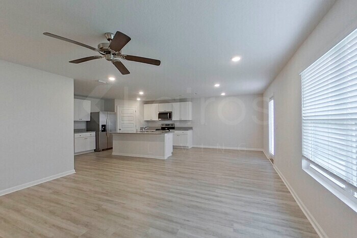 Building Photo - 412 Monarch Ln