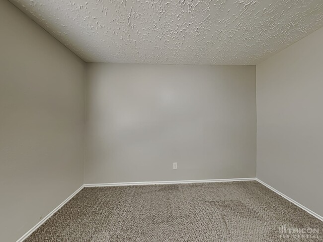 Building Photo - 8711 Croteau Dr