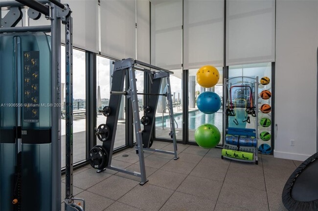 Building Photo - 1600 NE 1st Ave