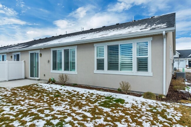 Building Photo - 2 Bedroom 2 Bathroom Twin Home in Orem