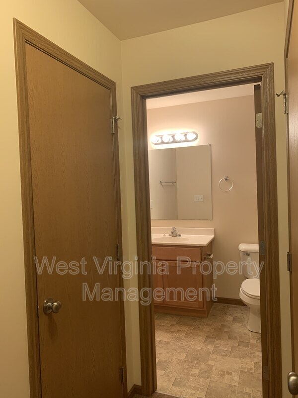 Building Photo - 196 Cardinal Wy