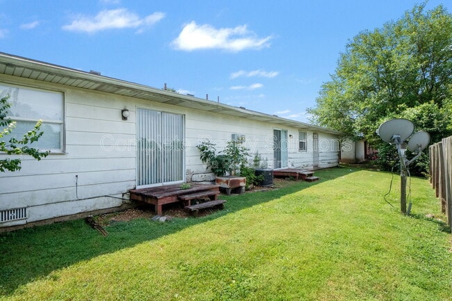 Building Photo - 16 Adeline Ct