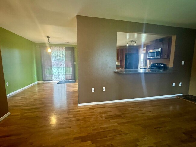 Building Photo - Charming 3-Bedroom Home in Lakewood with Spacious Yard & Modern Comforts