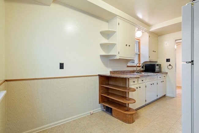 Building Photo - 17133 Delaware Ave