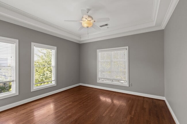 Building Photo - 2019 Overhill Dr