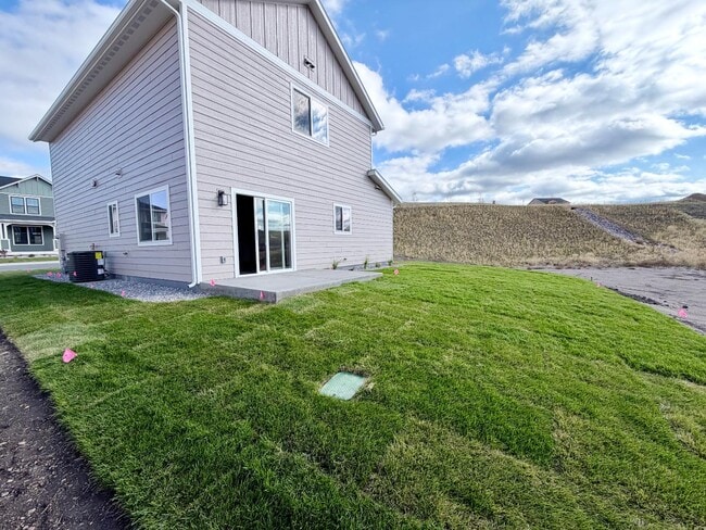 Building Photo - 7212 Shaver Dr