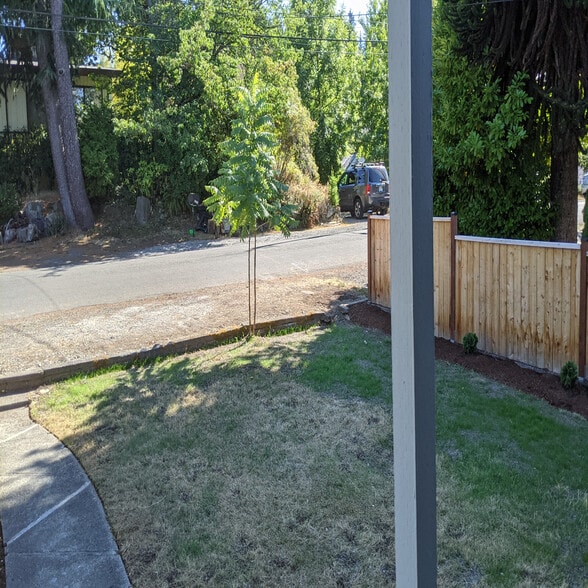 Building Photo - 1036 NE 102nd St