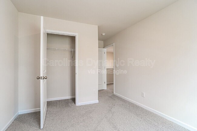 Building Photo - 1365 37th Ave Lane NE