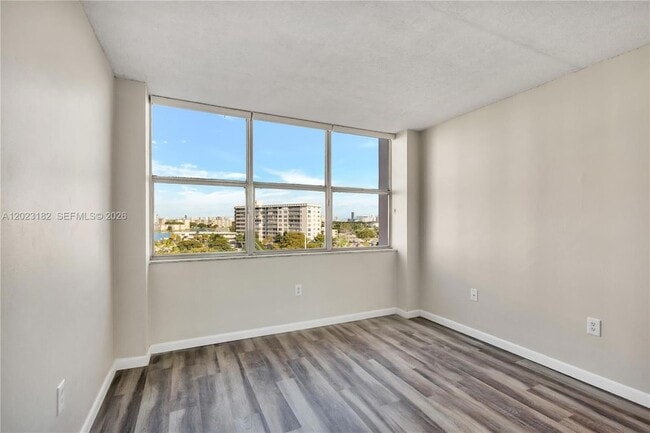 Building Photo - 1300 NE Miami Gardens Dr