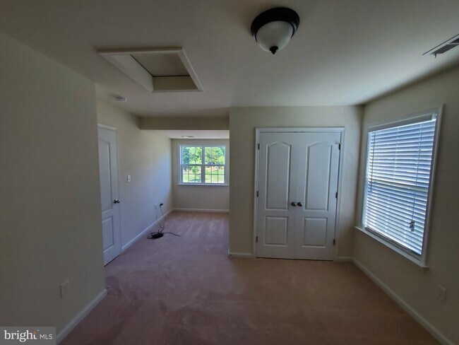 Building Photo - 233 Kanter Dr