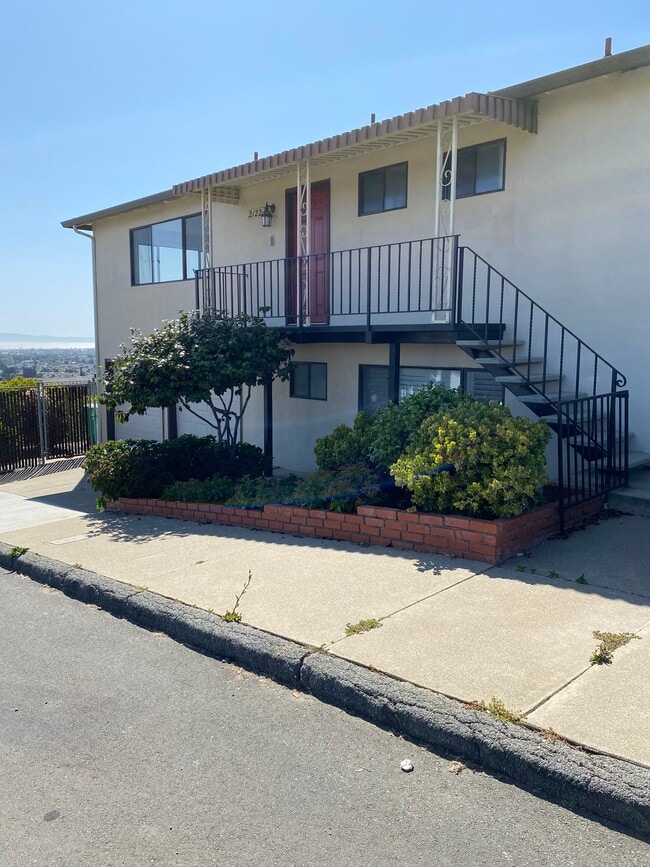 Building Photo - 2122 Pico Pl