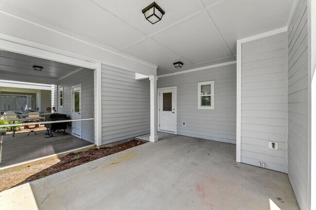 Building Photo - 330 N Sand Palm Rd