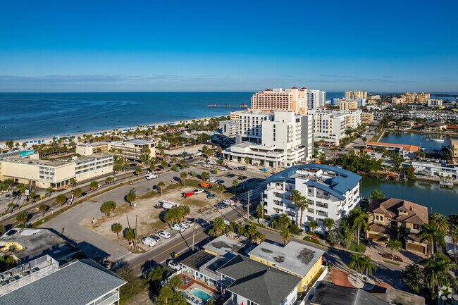 100 Bayside Dr Clearwater Beach, FL - Sun West Palms